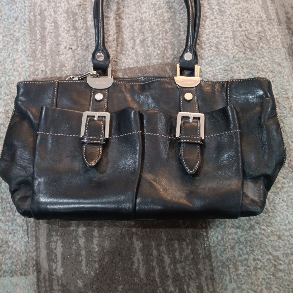 Tignanello Black Leather Shoulder Bag with Classic Design